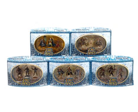 5 versch. The Lord of the Rings Figuren-Sets, ”Soldiers und Scenes” ”Battle Scale Figures”, Figurenhöhe ca. 5-7,5, je im OK, 
