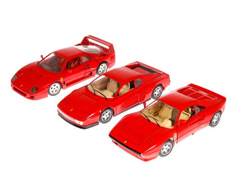 3 Bburago Ferrari Modelle, Maßstab 1:18, Testarossa, GTO und F 40, leichte Alterungs- und Gebrauchsspuren, Z 2-3