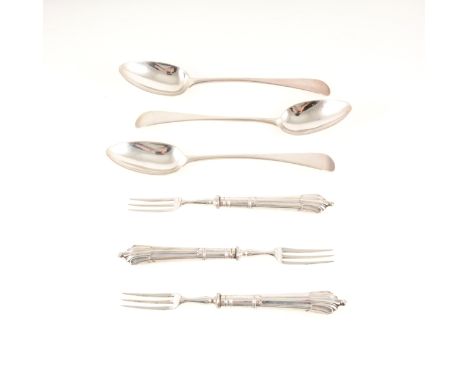 Quantity of small silver cutlery, including a caddy spoon by H J Lias &amp; Son London 1861, sugar ladle, apostle spoons, tea