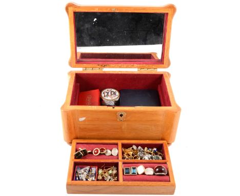 A jewellery casket with vintage costume jewellery and cufflinks, cameo brooch, pinchbeck brooch, pearl stick pin, Georgian pa