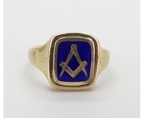 A 9ct yellow gold enamelled Masonic ring with reversible plaque , 5.9g, S