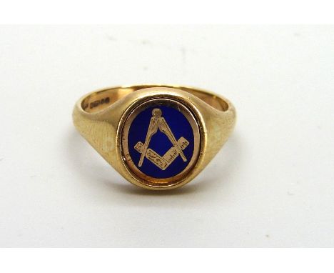 A 9ct yellow gold enamelled Masonic ring, 7.5g, W