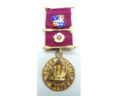 A 9ct yellow gold Masonic medal, Tudor Chapter No. 1792, set with an emerald and two rubies, with various inscriptions to bac