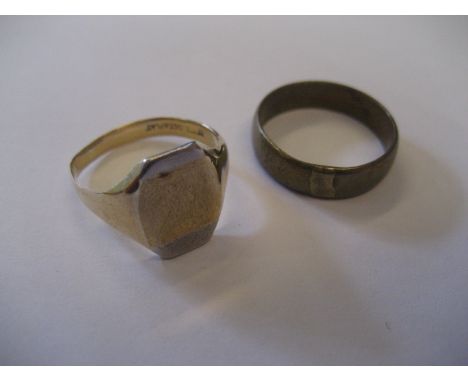 A 9ct gold and platinum ring (4g) and another ring (2).