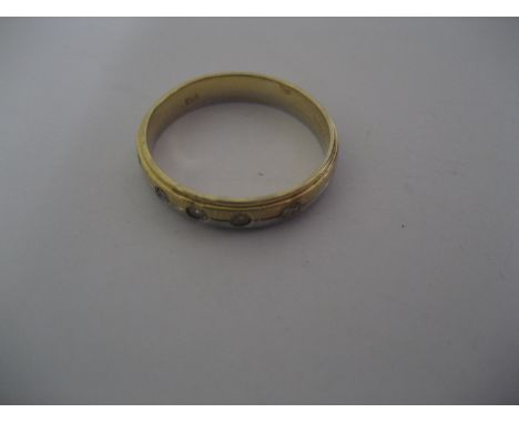 A 9ct gold elephant ring, 1.6g.