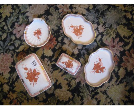 Herend Hungary hand painted china to include a trinket box (5).