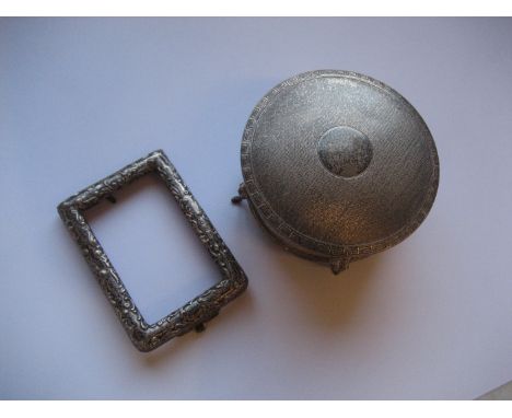 A silver trinket box and a silver photograph frame (2) (a/f).