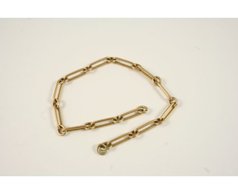 A GOLD WATCH CHAIN formed with long and short oval-shaped links, 32cm. long, 38.5 grams.
