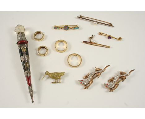 A QUANTITY OF JEWELLERY including a gold brooch mounted with an untested pearl, a Scottish hardstone and silver dirk brooch, 