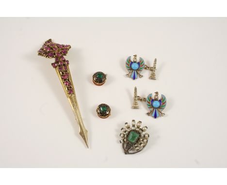 A QUANTITY OF JEWELLERY including a ruby set dagger brooch, a pair of emerald, black enamel and gold dress studs, a pair of s