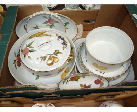 Ten pieces Royal Worcester Evesham pottery including flan dishes, large bowl, casserole etc