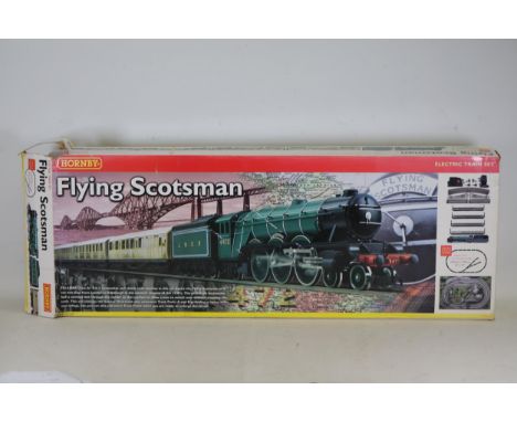 **Hornby Flying Scotsman Electric Train Set with LNER Carriages and Comprehensive Track Layout**  This magnificent Hornby Fly