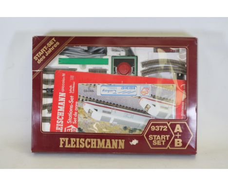 **Fleischmann HO Boxed Train Set Start-Set A+B**  This Fleischmann HO boxed train set is branded prominently with "START-SET"