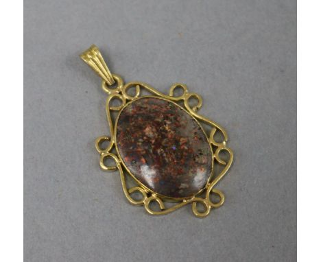 A gold mounted fire opal pendant 3.5cm