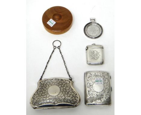 A lady's silver purse, having foliate engraved decoration, fitted with a carrying chain, Birmingham 1920, a rectangular silve