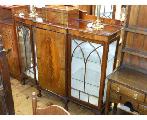 Early 20th Century mahogany Chippendale style three door breakfront cabinet bookcase