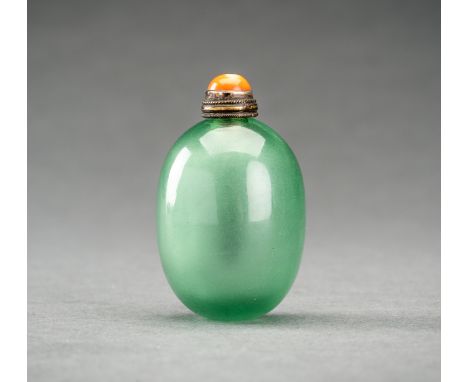 A TRANSPARENT GREEN GLASS SNUFF BOTTLE, QING DYNASTYChina, Qing Dynasty (1644-1912). The snuff bottle with a simplistic desig