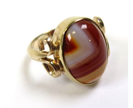 9ct Gold Ring set with Brown/White Agate size M weight 5.9 grams