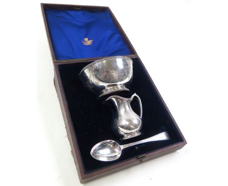 Hunt & Roskell, (late Storr & Mortimer, jewellers to the Queen and Royal family) . Good quality christening set - comprising 