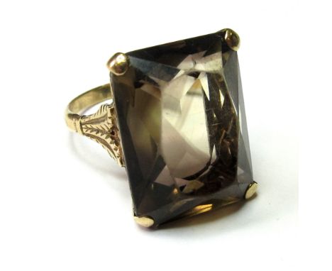 9ct Gold ring set with Large marquise Smoky Quartz size M weight 8.0 grams