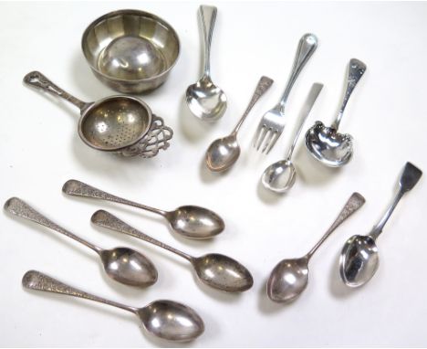 Mixed lot of silver - mainly flatware, comprising 6 matching teaspoons, 3 odd teaspoons, child's spoon & fork and tea straine