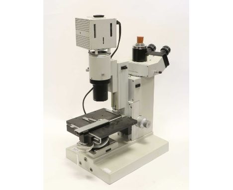 Leitz Diavert Binocular Microscope no.944449, with pair of eye pieces and 3 objective lenses in 4 lens turretThree lenses on 