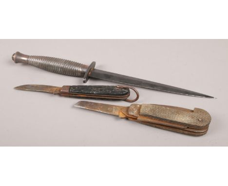 A Royal Marines commando style fighting dagger. Blade length: 17.5cm. No markings apart from '2' stamped on handle.  