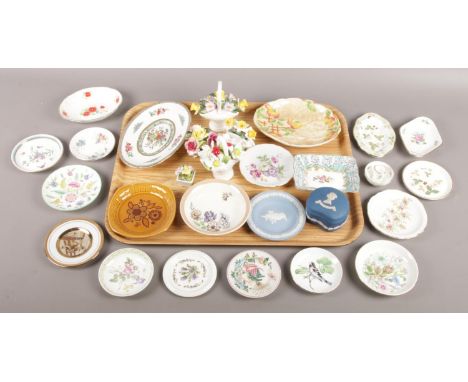 A tray of mixed ceramics, mainly trinket dishes. Includes Minton, Spode, Wedgwood, Aynsley etc.  