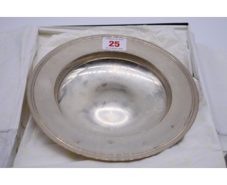 A boxed silver alms dish, by Garrard &amp; Co Ltd, London 1998, retailed by Mappin &amp; Webb, London, 19.5cm diameter, 356g.