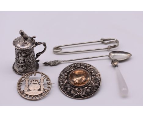 A Dutch white metal miniature beer stein, having owl finial, stamped 930, possibly by Van Kempen, 5cm high; together with a c