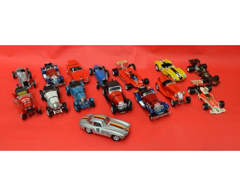 Quantity of unboxed large scale diecast models, including Bburago.