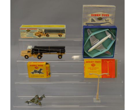 French Dinky Supertoys #893 Tracteur Unic Saharien, VG in G+ box. Together with three other boxed Dinky Toys: #999 DH Comet A