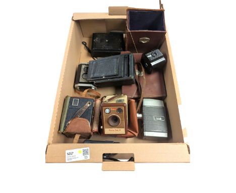 Zeiss Ikon Onita plate camera, Baby Brownie, Kodak Eastman Brownie Reflex, Kodak Brownie Flash IV, Kodak Popular Brownie and 