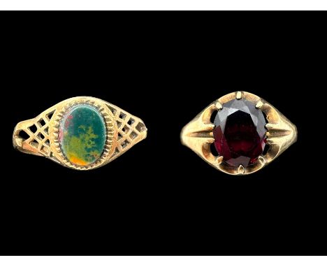 9ct gold garnet signet ring and a 9ct gold bloodstone signet ringCondition Report:Approx 4.46 grams, bloodstone ring broken