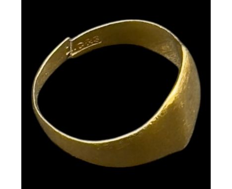 18ct gold signet ring, hallmarkedCondition Report:Approx 4.1 grams, band split