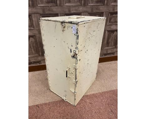 MILITARY ISSUE TRUNK, 64cm wide