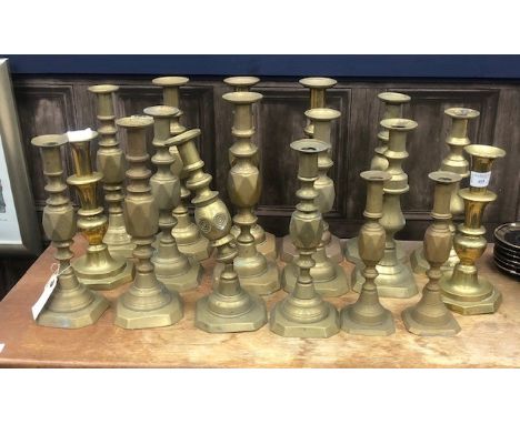 LOT OF VINTAGE BRASS CANDLESTICKS (18)