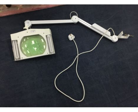 TABLE MOUNTING MAGNIFIER LAMP