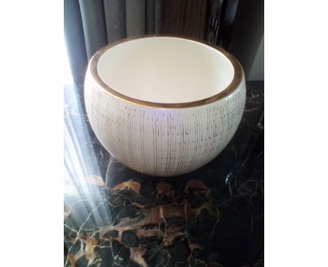 Aerin AMELIE LARGE CACHEPOT Ceramic With 18k Gold Rim Dimensions: 9.5 x 9.5 x 6.8 (Room 102)