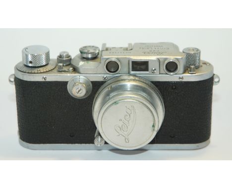 A LEICA ERNST LEITZ WETZLAR CAMERA, NO.294563 the black case covering cracked and section loose, with retailers inscription o