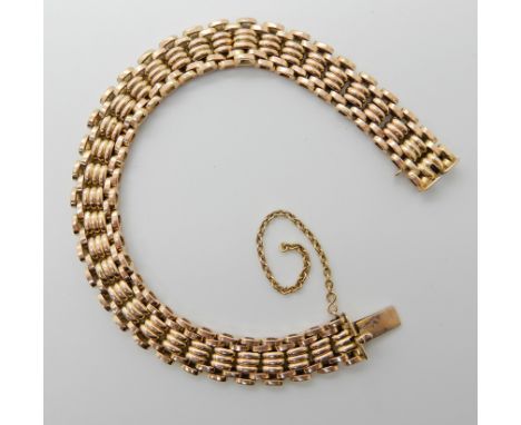 A 9CT GOLD FANCY LINK VINTAGE BRACELET length 18.8cm, weight approx 20.7gms Condition Report: Apart from the safety chain has