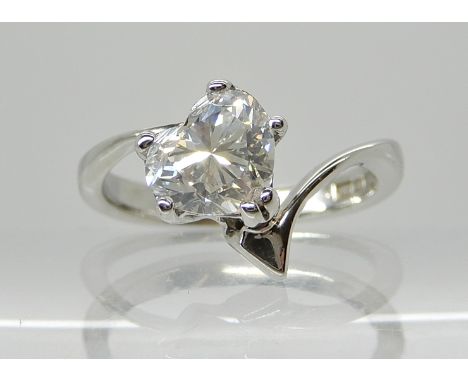 AN 18CT WHITE GOLD 1CT HEART SHAPED SOLITAIRE DIAMOND RINGof unusual design, the diamond has a IGI certificate which states c