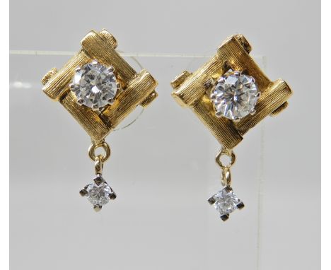 A PAIR OF 18CT GOLD DIAMOND MODERNIST STYLE EARRING central diamonds are approximately 0.45cts each taking the total diamond 