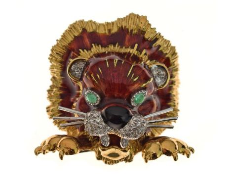 Kutchinsky - Diamond, emerald and enamel 18ct gold lions mask brooch, London 1969, pavé set with single cuts to the teeth, ch