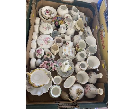 A qty of decorative porcelain, inc. Royal Worcester, Royal Albert, Coalport and others
