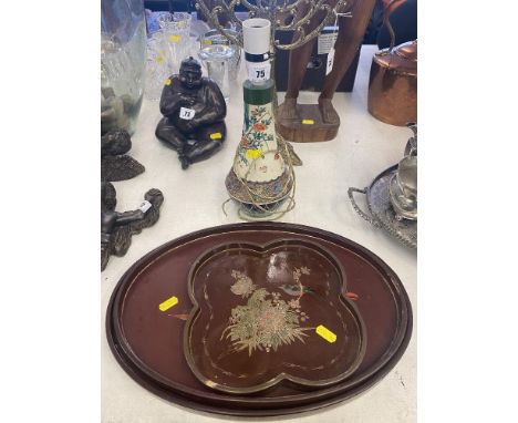 Three lacquered Chinese trays and a Oriental lamp