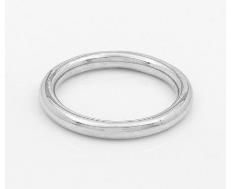 BandringWeißgold, gest. 750. Schlichte Ringschiene. Gew. ca. 4,27 g. Ring in 18 k white gold.