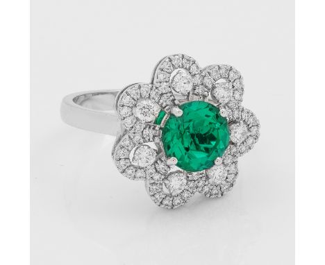 Traveller-Ring mit Gem Lab-Diamanten und -SmaragdWeißgold, gest. 750. Zentral besetzt mit einem leuchtendgrünen Labor-Smaragd