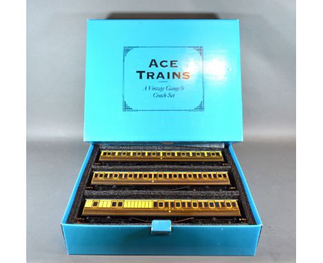 Ace Trains A Vintage 0 Gauge Coach Set GWR within original box 