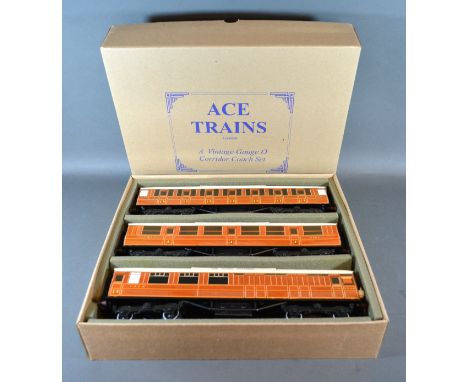 Ace Trains A Vintage Gauge 0 Coach Set 'The Flying Scotsman' LNER within original box 